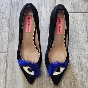 Betsey Johnson Eyes Heels Womens 7.5 Black Pointed Fur Detail Statement‎ Novelty